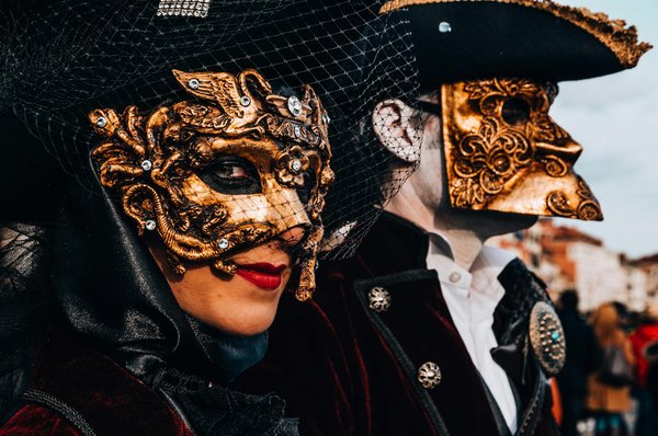 Où participer à des ateliers de fabrication de masques vénitiens en Italie ?