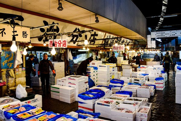Quelle croisière propose des visites des marchés aux poissons les plus réputés du Japon?